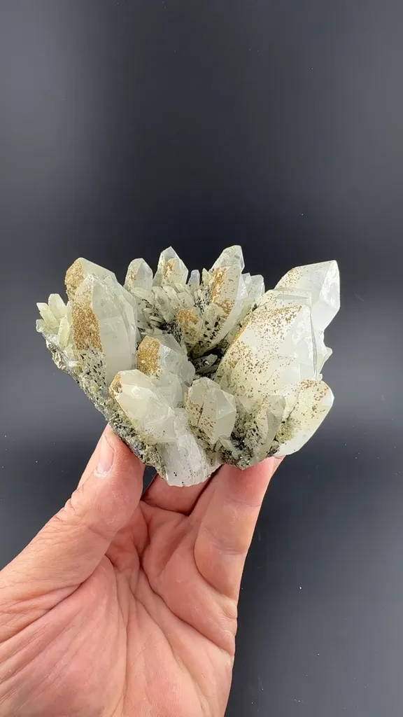 Quartz with Chlorite, Rhodochrosite image