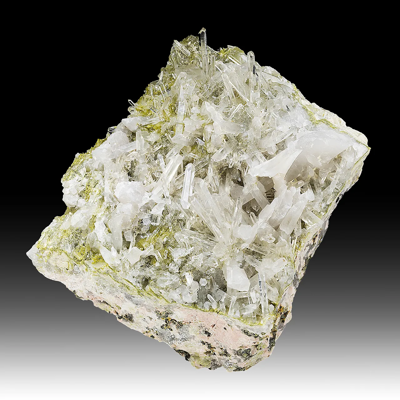 Quartz with Clinozoisite - image 1