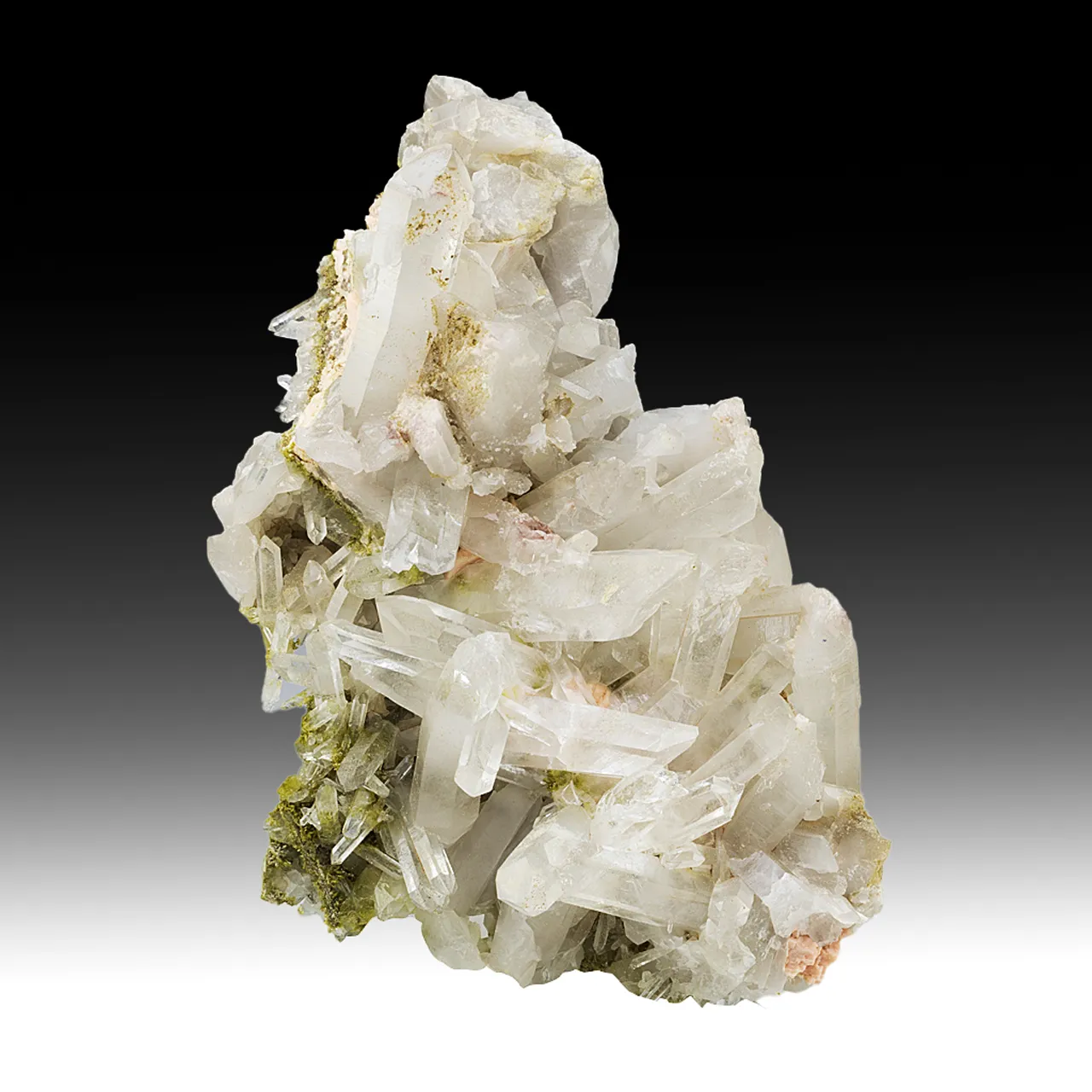 Quartz with Clinozoisite - image 1