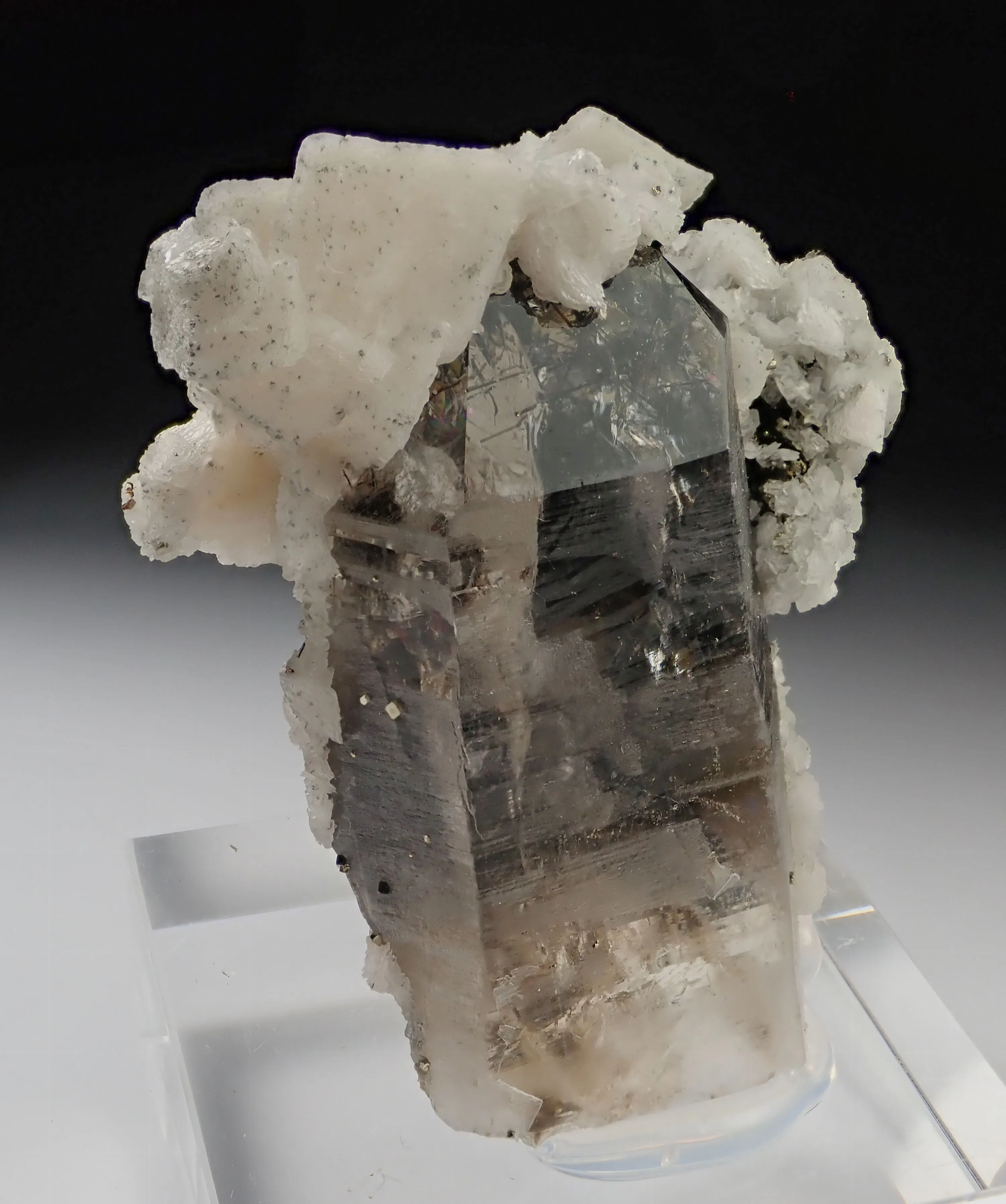 Quartz with Dolomite and Dravite inclusions - image 3
