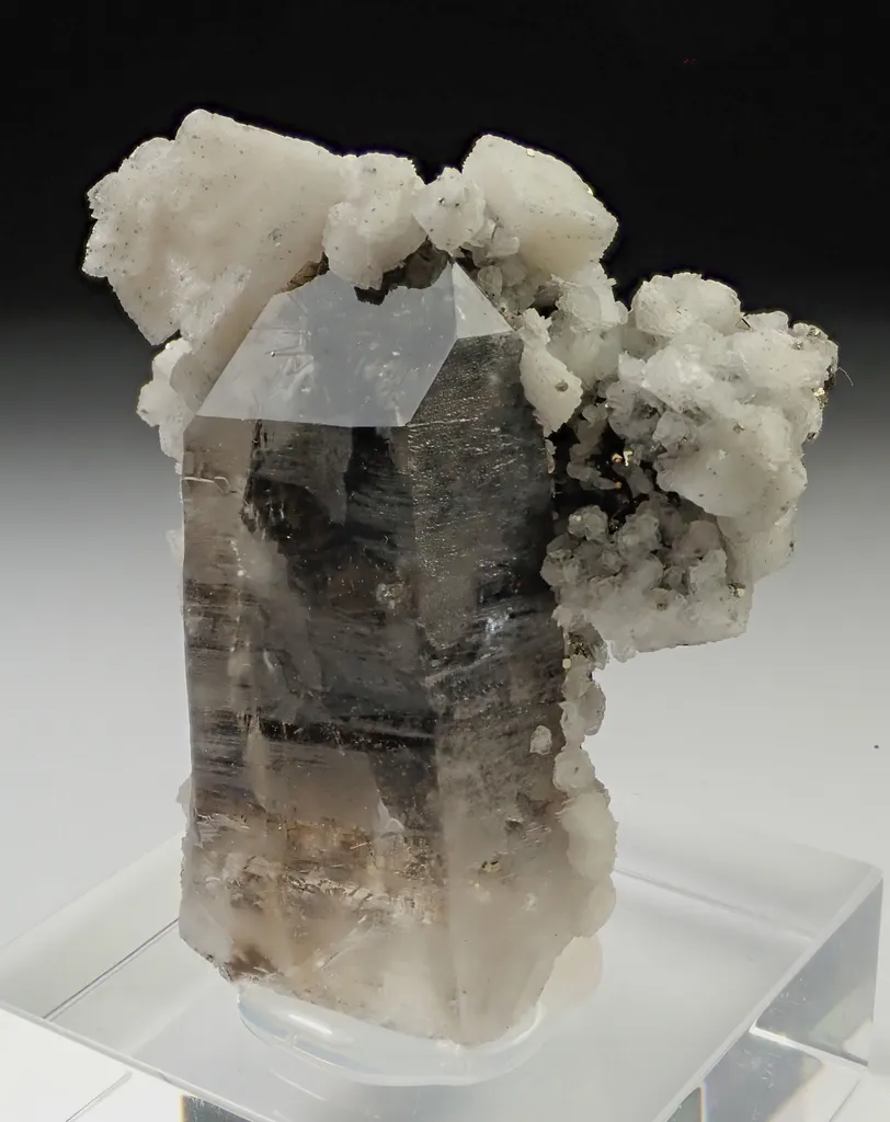 Quartz with Dolomite and Dravite inclusions - image 2