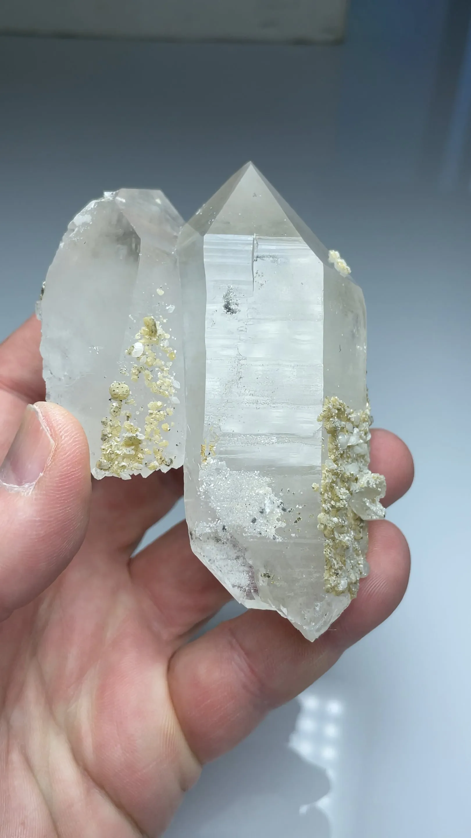 Quartz with Dolomite - image 2