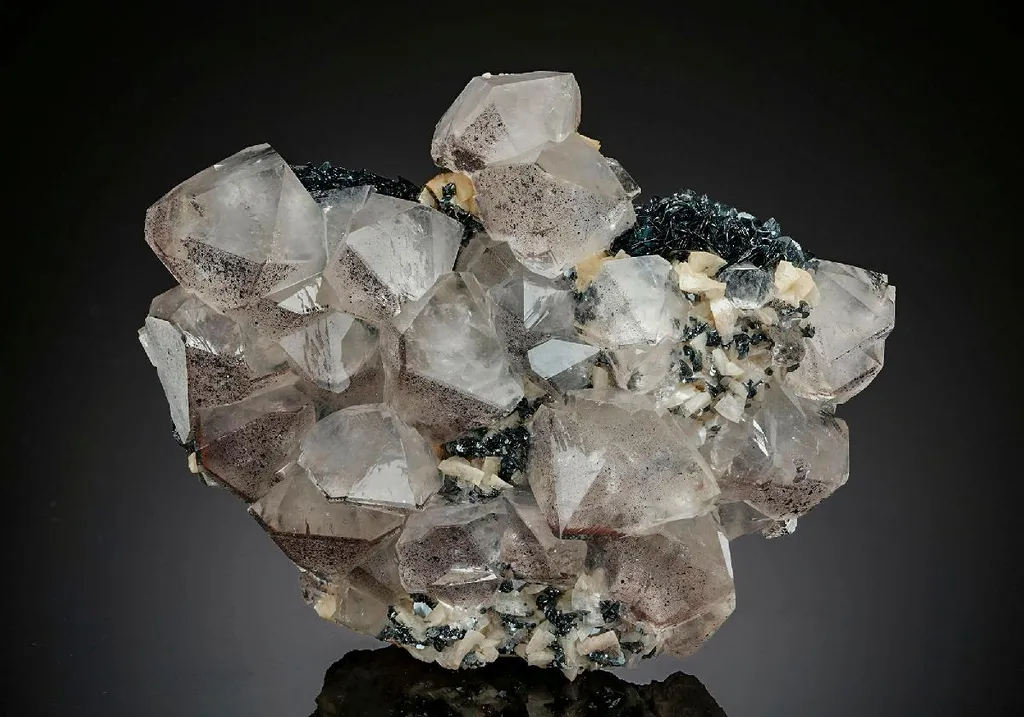 Quartz with Dolomite on Hematite image