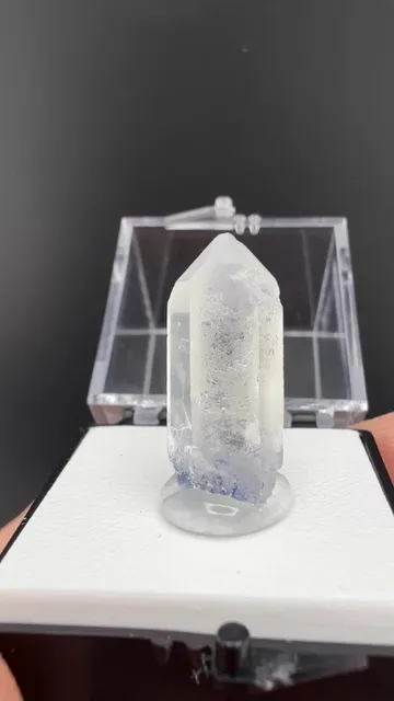 Quartz with Dumortierite