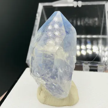 Quartz with Dumortierite