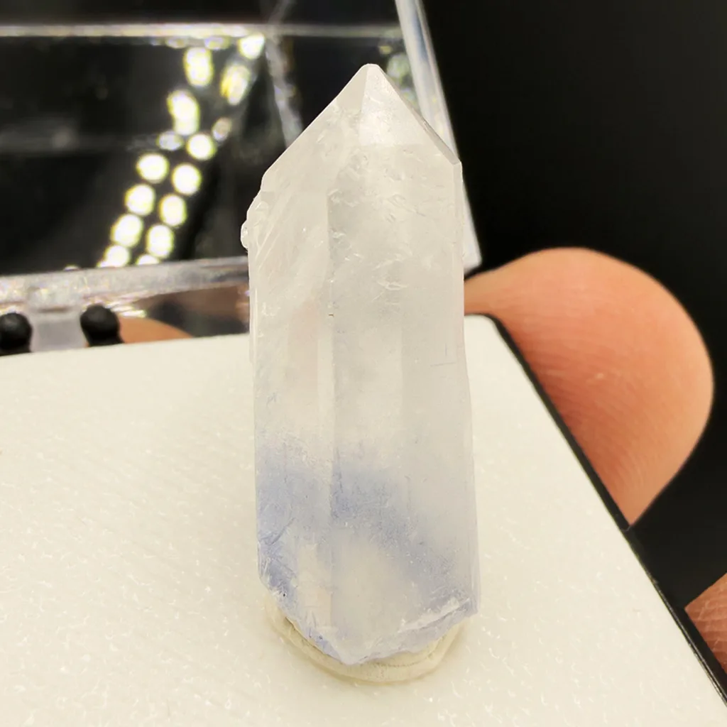 Quartz with Dumortierite image