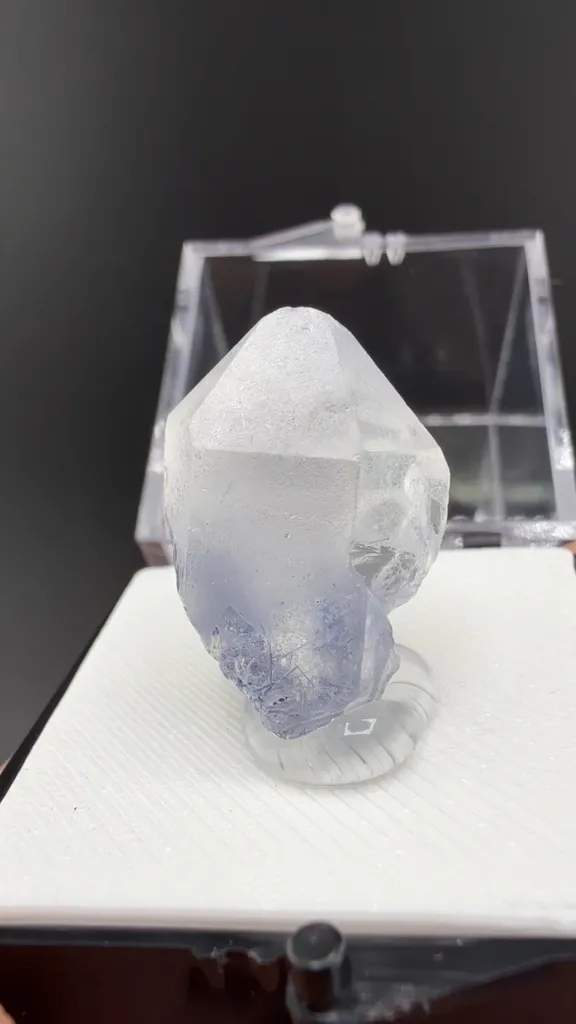 Quartz with Dumortierite - image 1