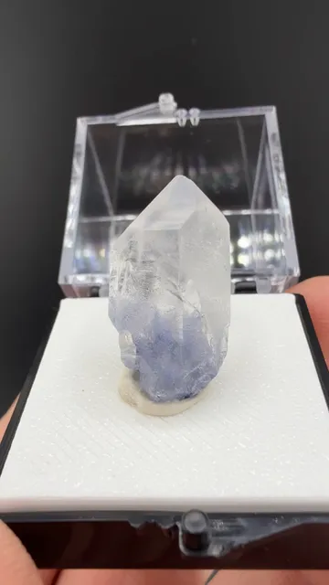 Quartz with Dumortierite