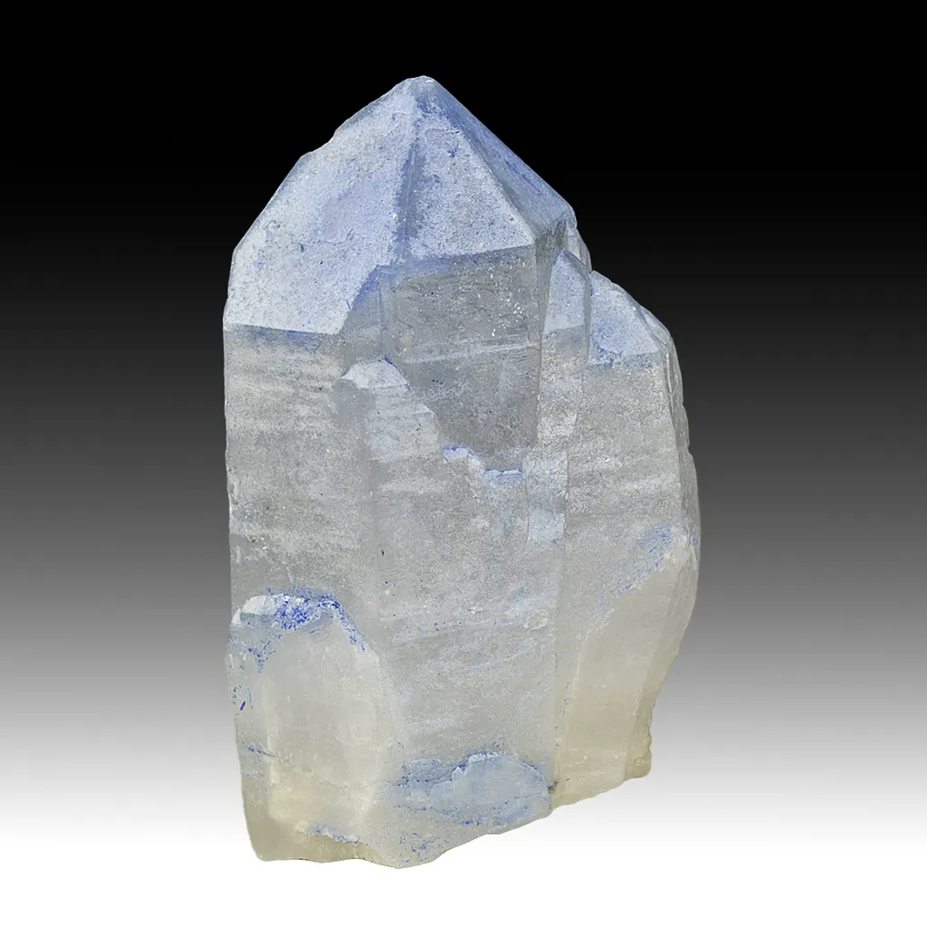 Quartz with Dumortierite inclusions image