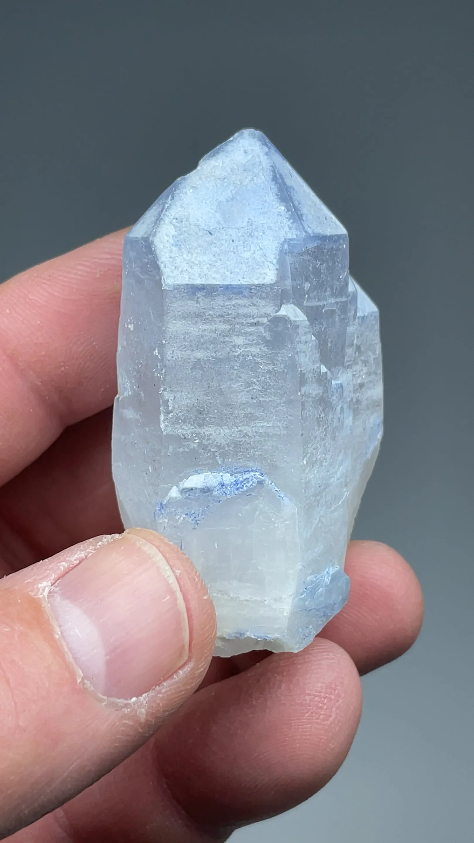 Quartz with Dumortierite inclusions - image 2