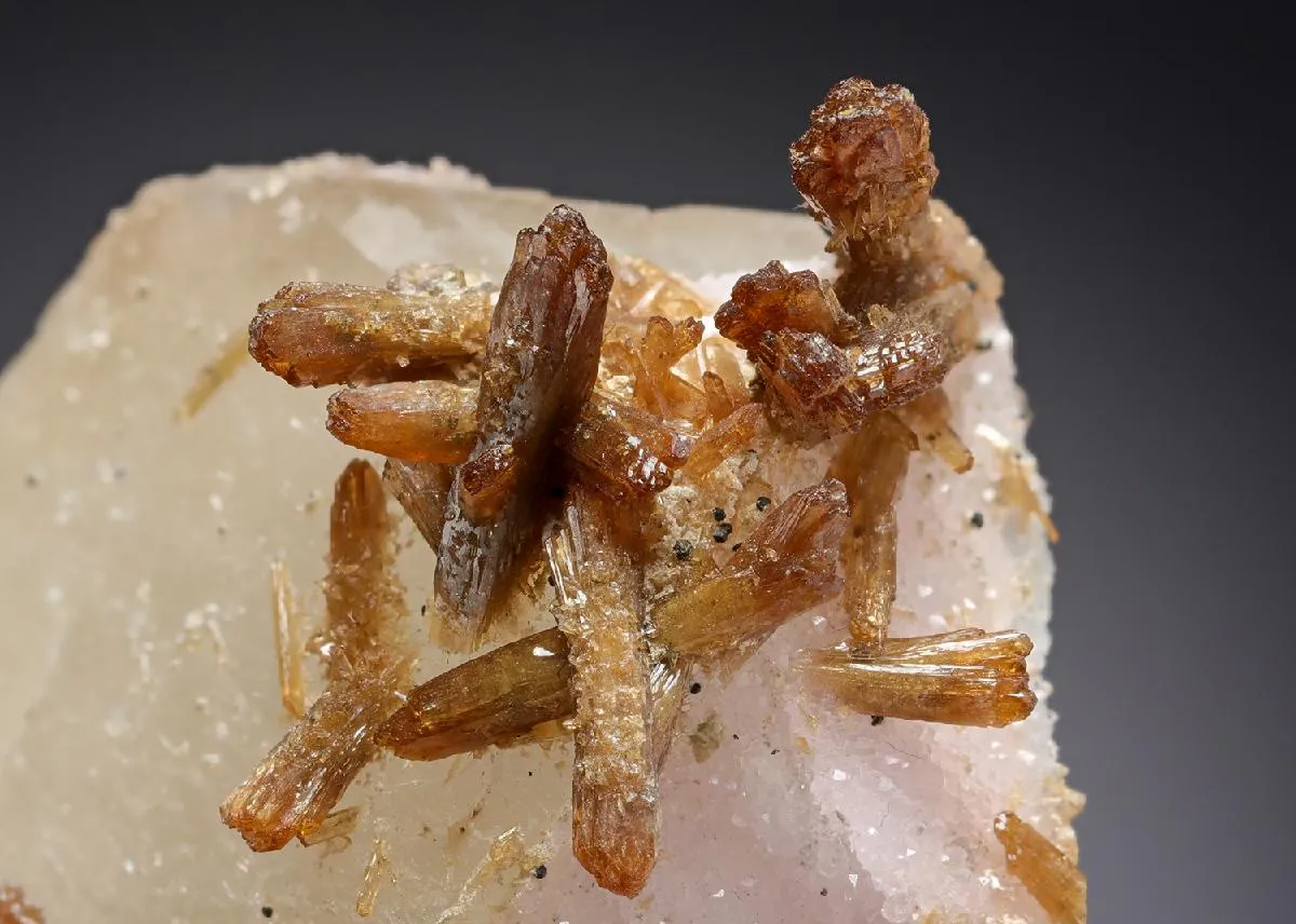 Quartz with Eosphorite - image 1