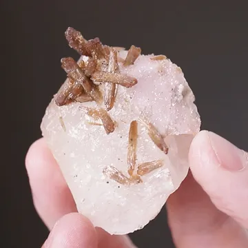 Quartz with Eosphorite