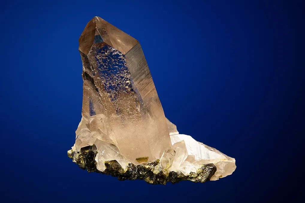 Quartz with Epidote - image 2