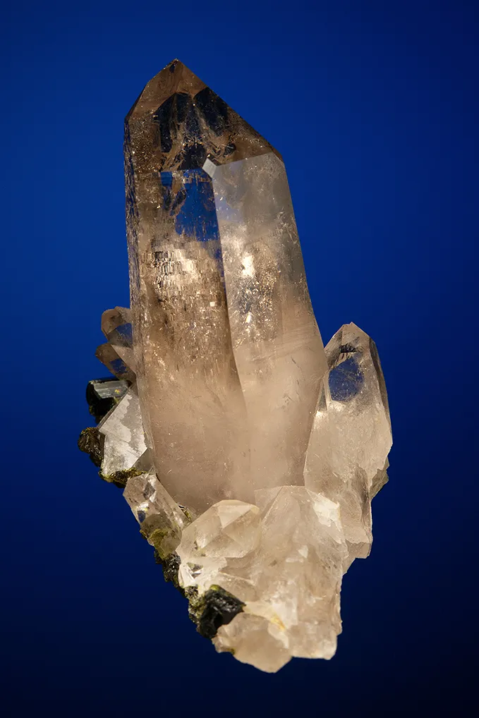 Quartz with Epidote - image 3