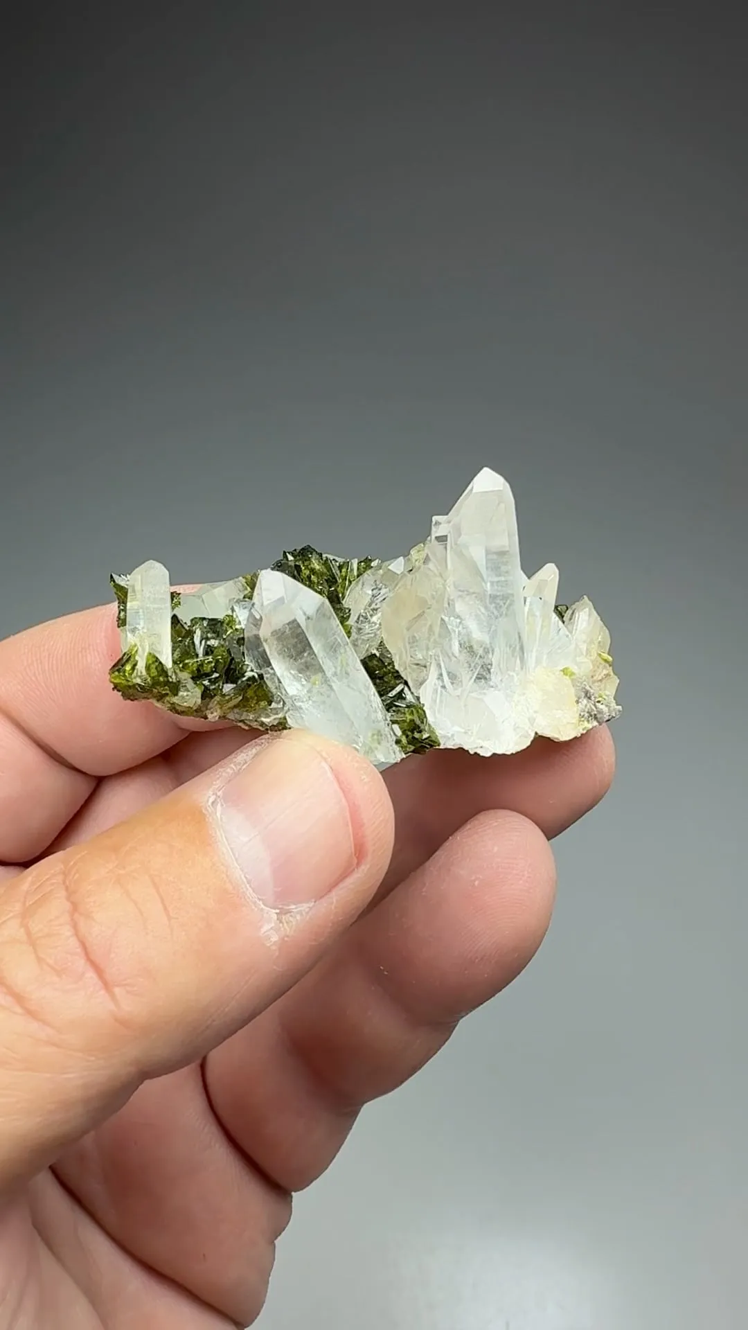 Quartz with Epidote - image 2