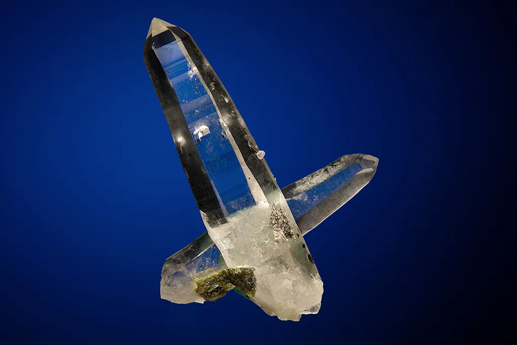 Quartz with Epidote - image 2