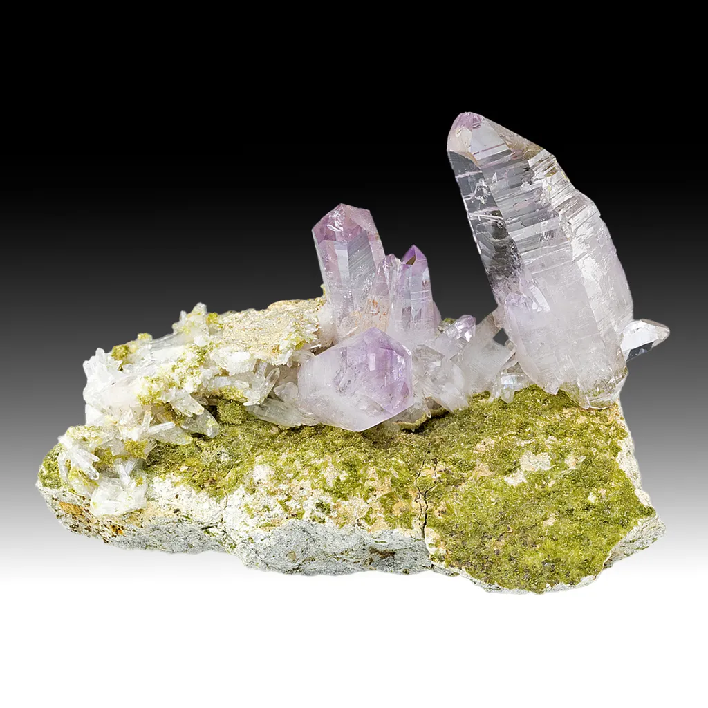 Quartz with Epidote image