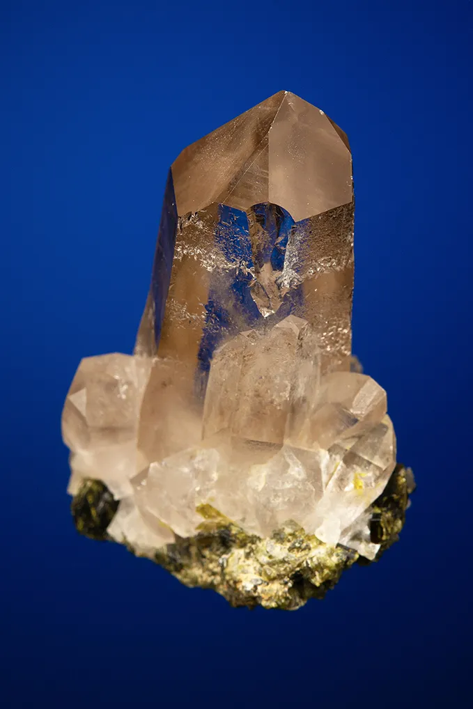Quartz with Epidote - image 4