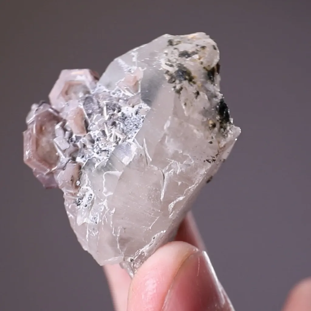 Quartz with Fluorapatite image