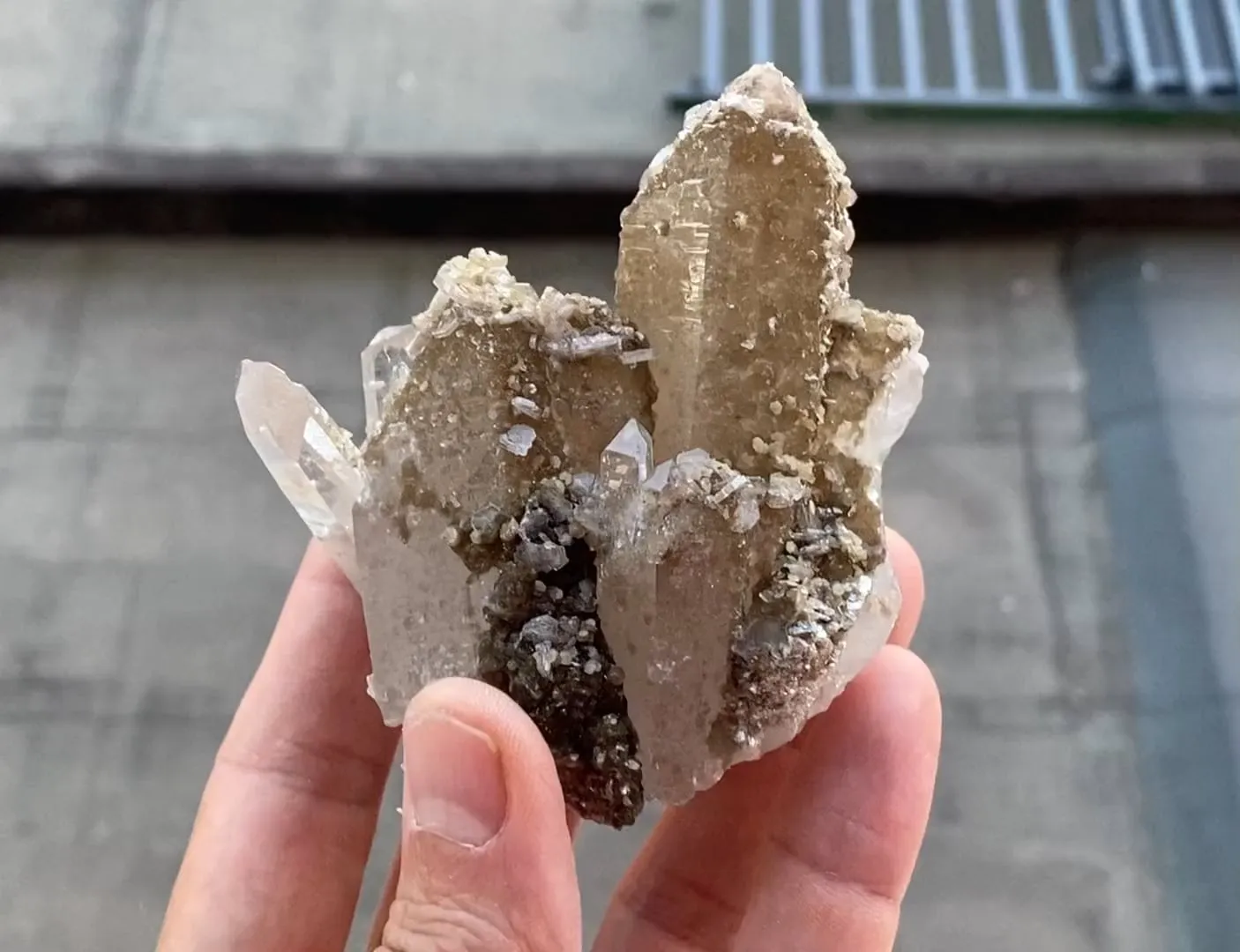 Quartz with Fluorapatites - image 1