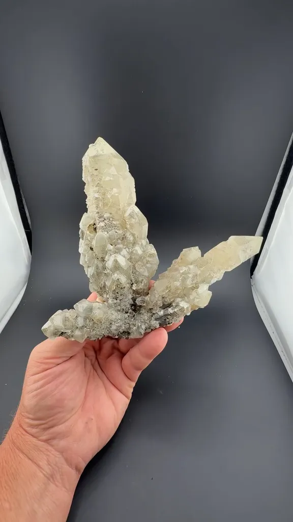 Quartz with Fluorite image