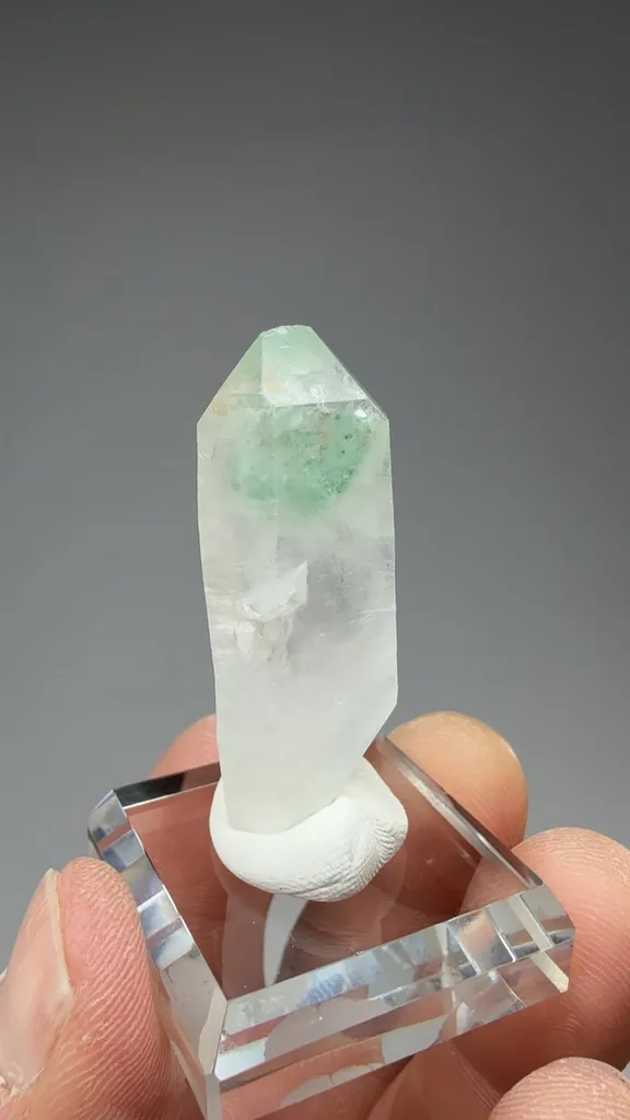 Quartz with Fuchsite - image 2