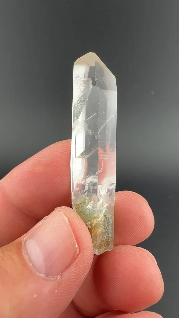 Quartz with Fuchsite image