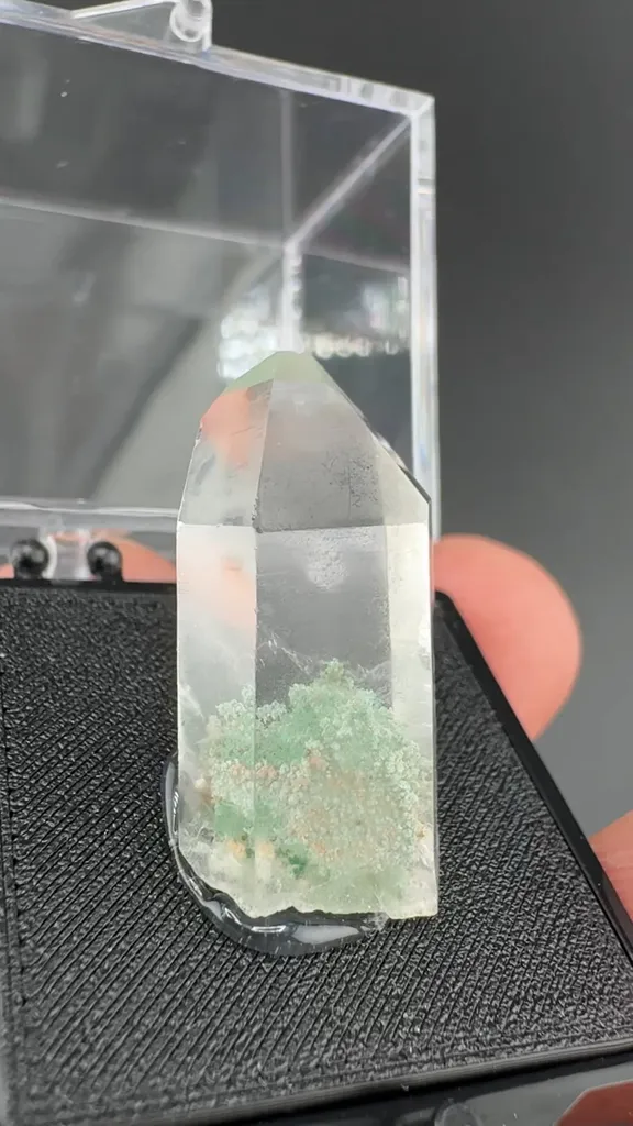 Quartz with Fuchsite image