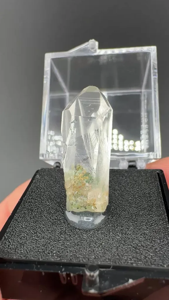 Quartz with Fuchsite image