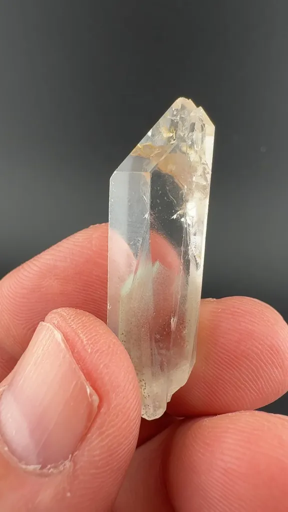 Quartz with Fuchsite image