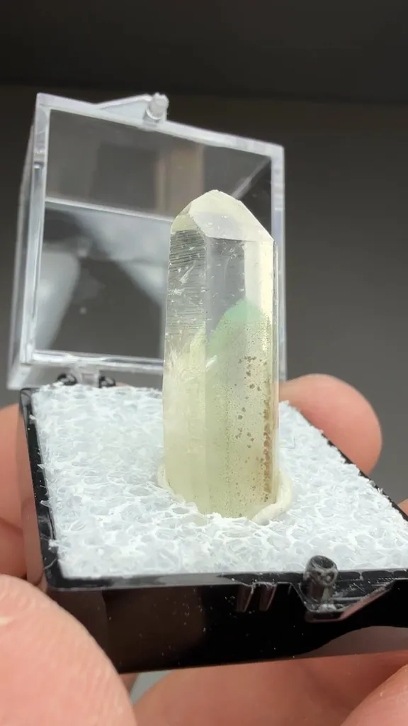 Quartz with Fuchsite - image 2