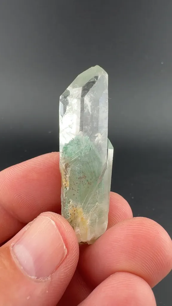 Quartz with Fuchsite image