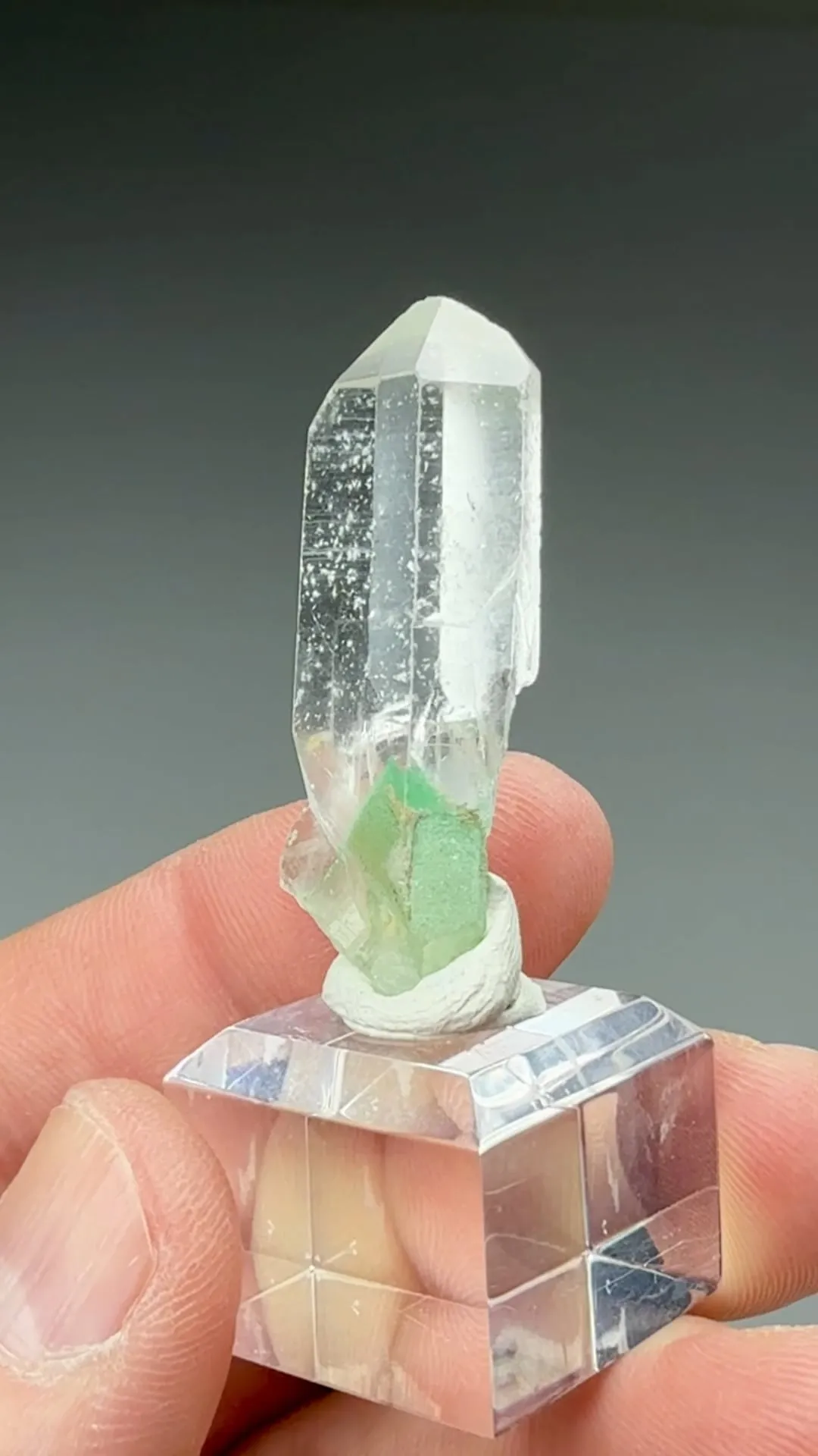 Quartz with Fuchsite - image 2