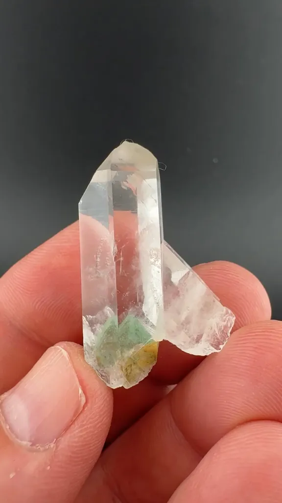 Quartz with Fuchsite image