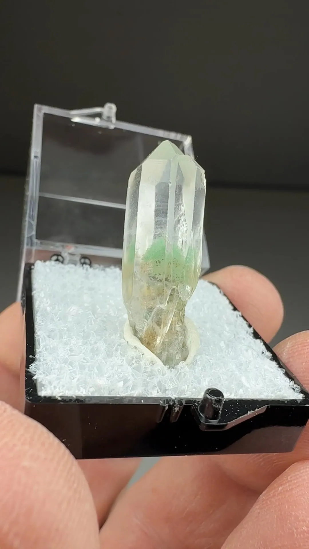 Quartz with Fuchsite - image 2