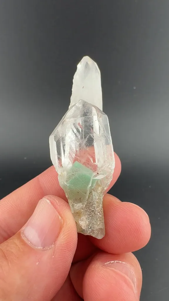 Quartz with Fuchsite image