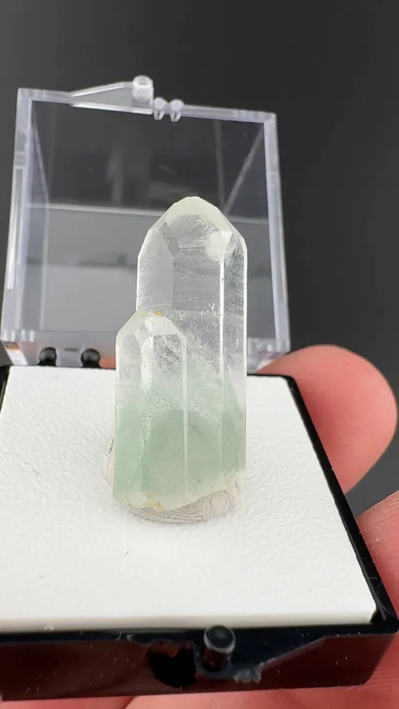Quartz with Fuchsite image