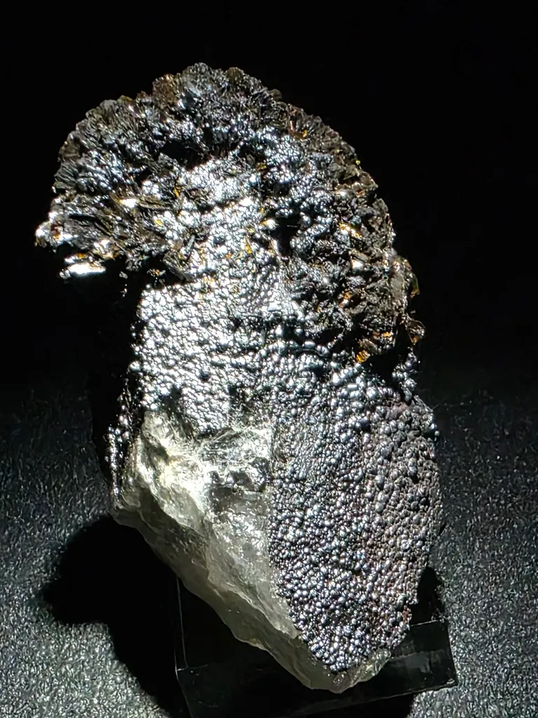 Quartz with goethite coating - image 4
