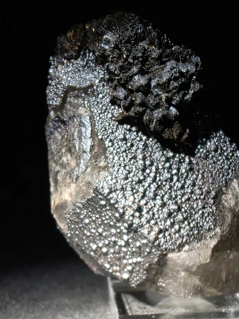 Quartz with goethite coating - image 2