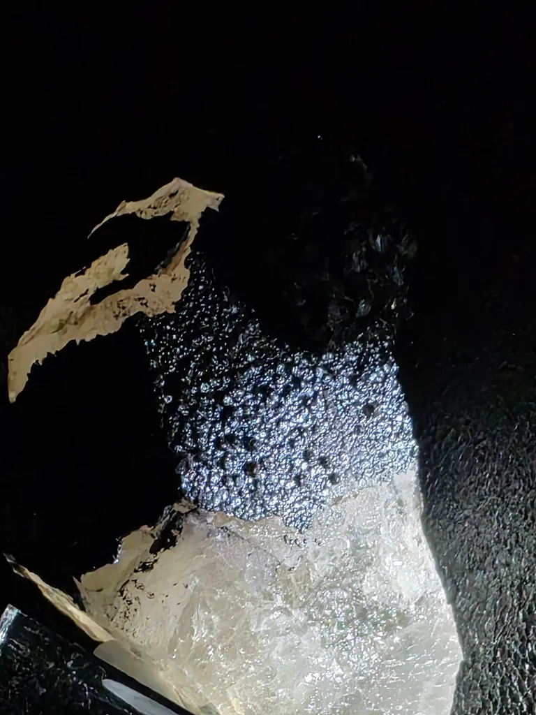 Quartz with goethite coating - image 8