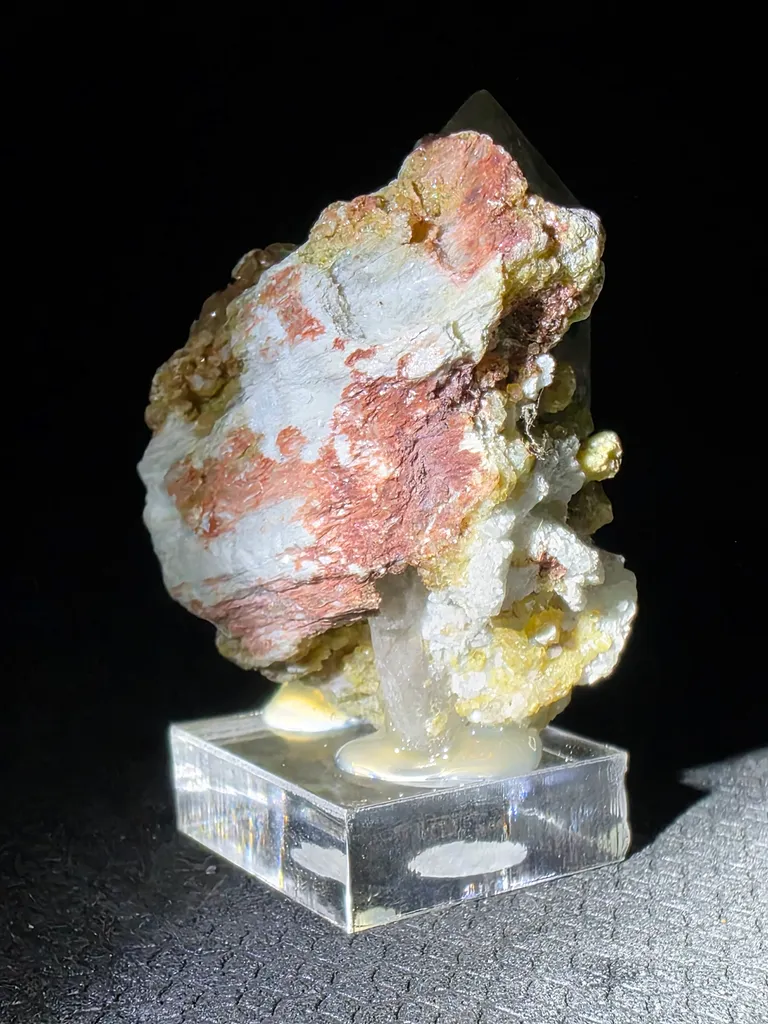 Quartz with golden mica and alurgite  red mica - image 7