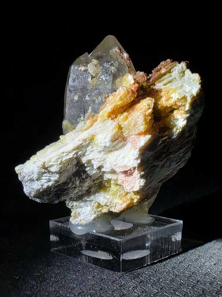 Quartz with golden mica and alurgite  red mica - image 10