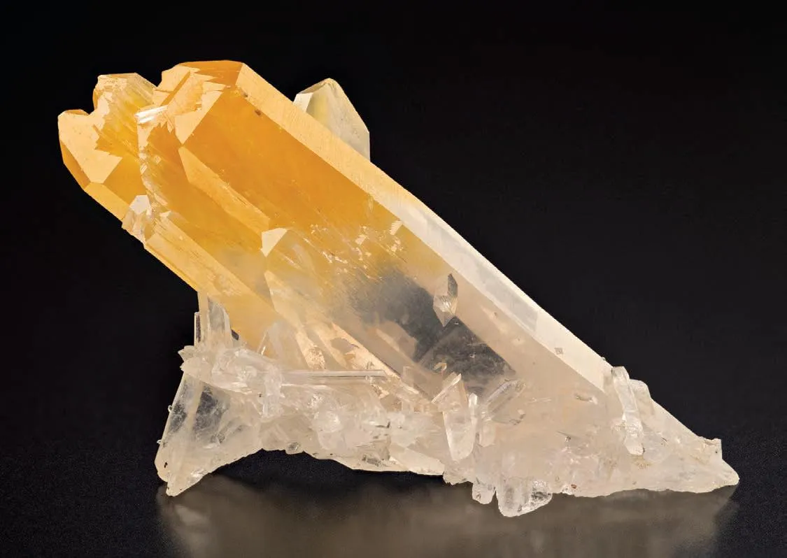 Quartz with halloysite inclusions - image 1