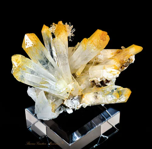 Quartz with Halloysite inclusions - image 3