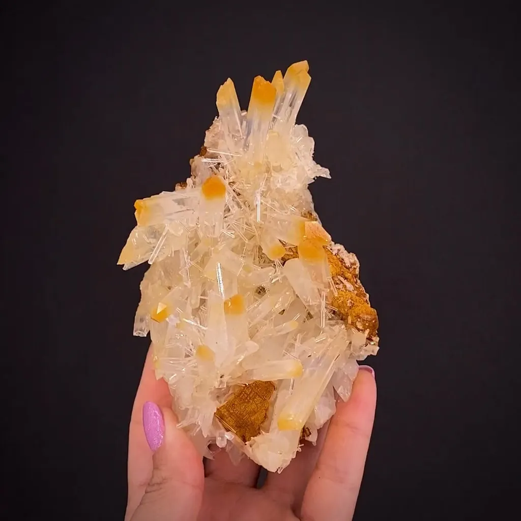 Quartz with Halloysite inclusions image