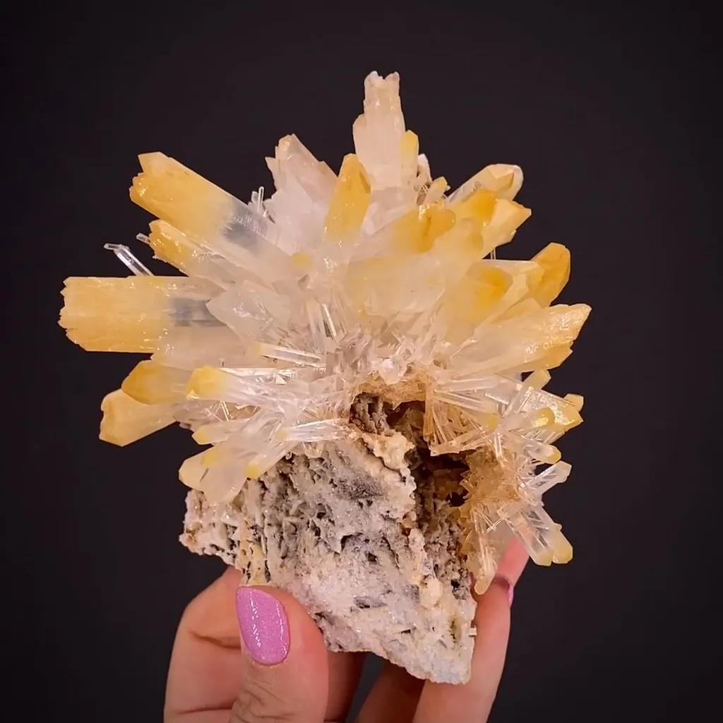 Quartz with Halloysite inclusions image