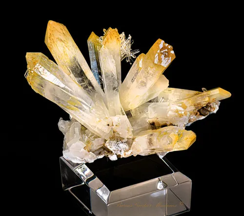 Quartz with Halloysite inclusions image