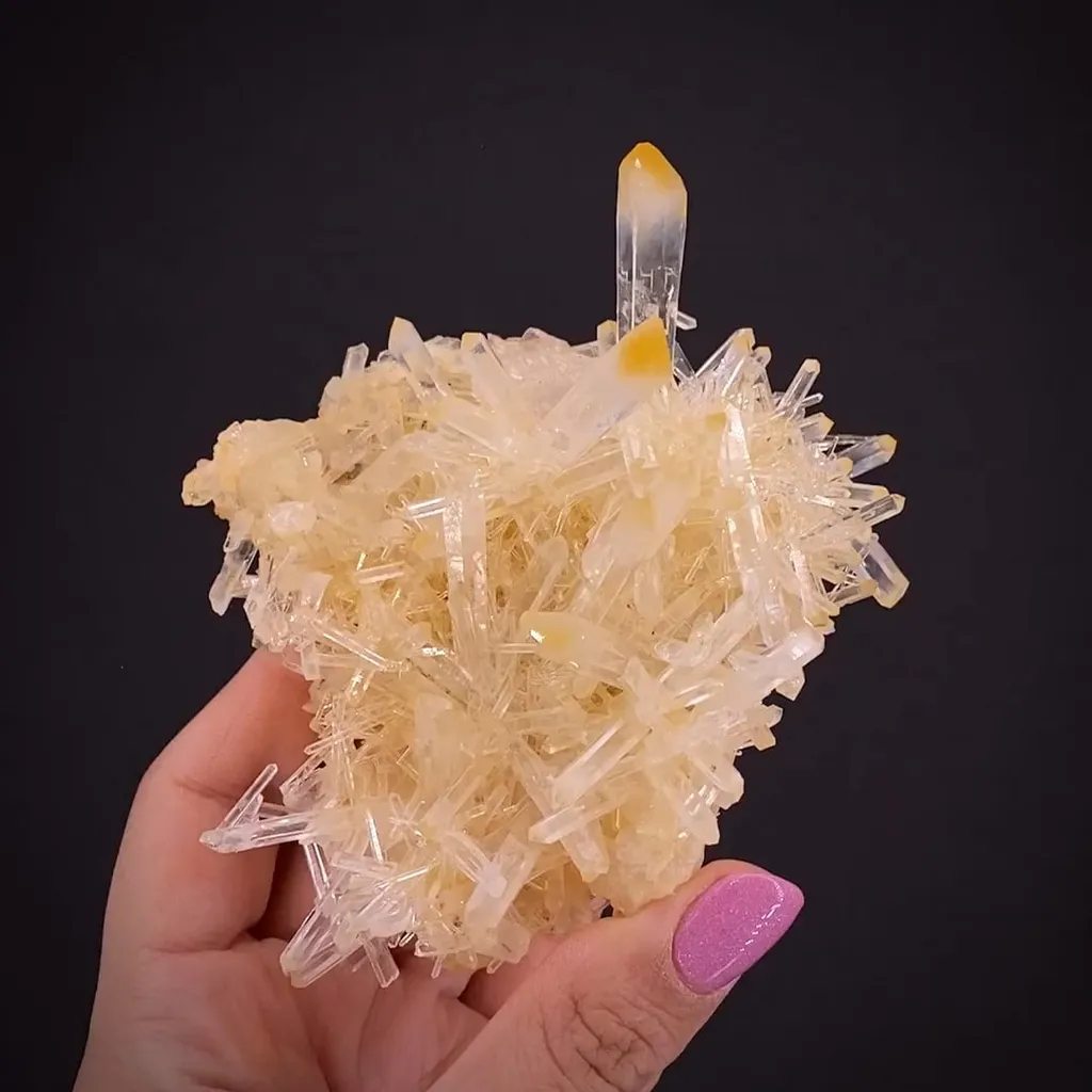 Quartz with Halloysite inclusions image