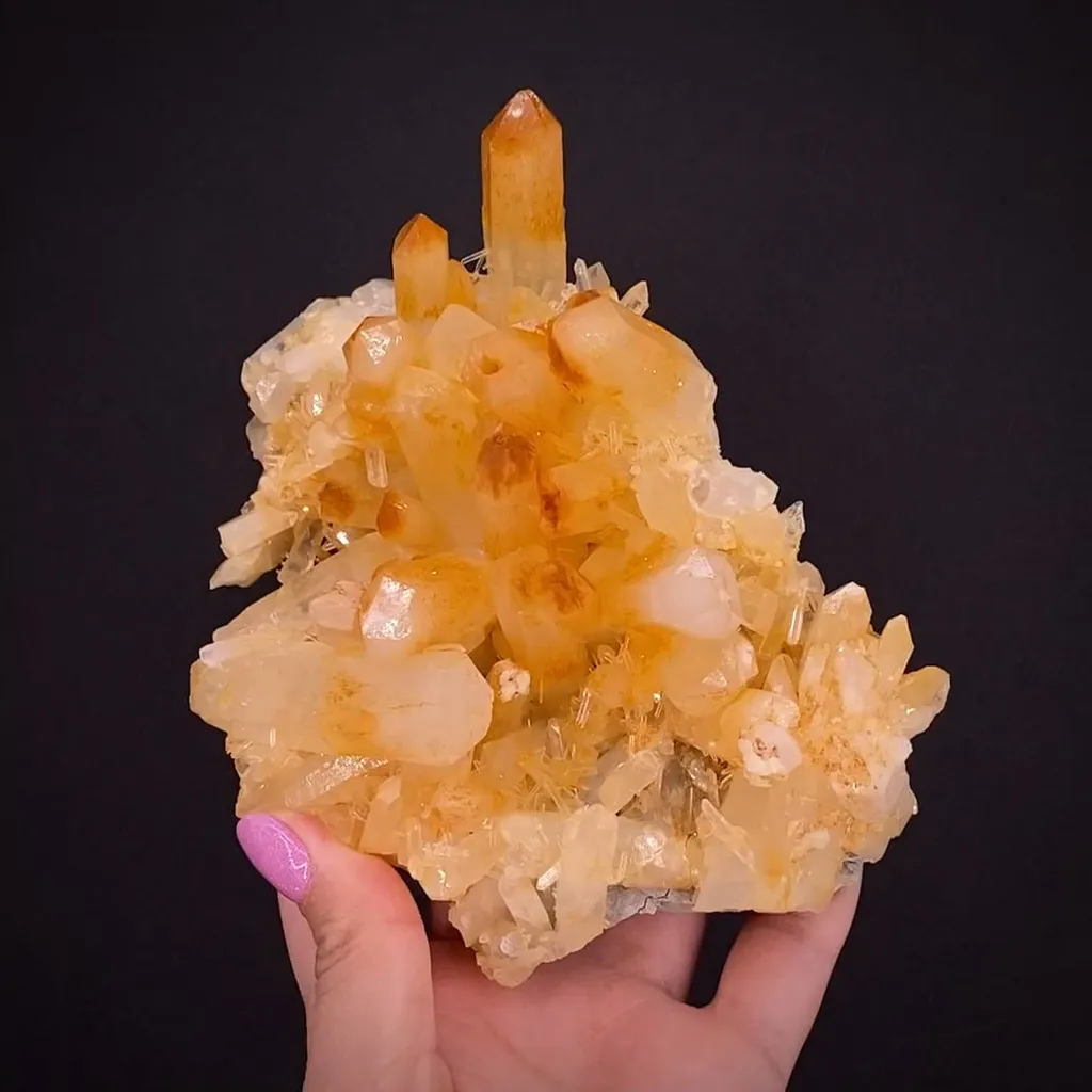 Quartz with Halloysite inclusions image