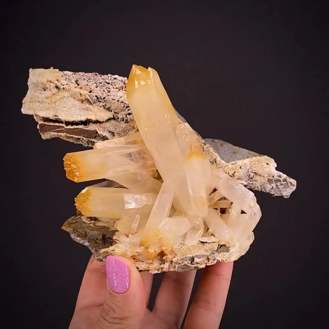 Quartz with Halloysite inclusions - image 1